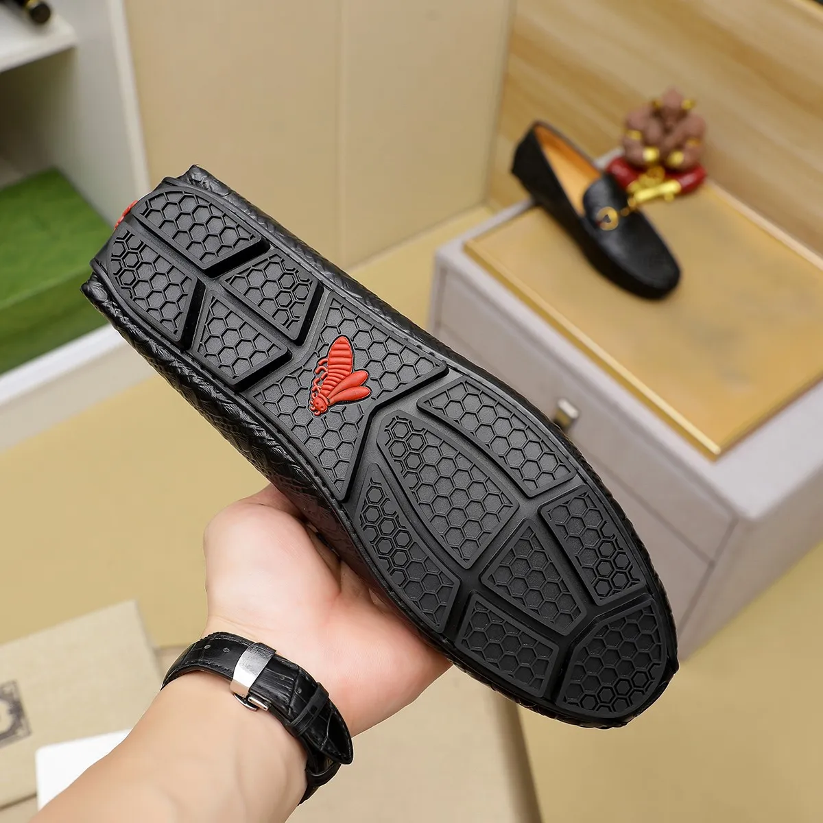 Men's shoes💰380💰🕷🕷️【 GUCCI 】Gucci's best-selling trendy men's casual slip-on shoes 🇨🇳Official website original 1:1 mold 💯Original quality, fine workmanship ☘Fashionable and versatile, perfect shape, comfortable on the feet 🍓Trendy men's recommended model, imported cowhide on the top layer 🎋High-quality pigskin lining, rubber wear-resistant and non-slip outsole, high-end atmosphere, worth owning 🍉Optional 38-44